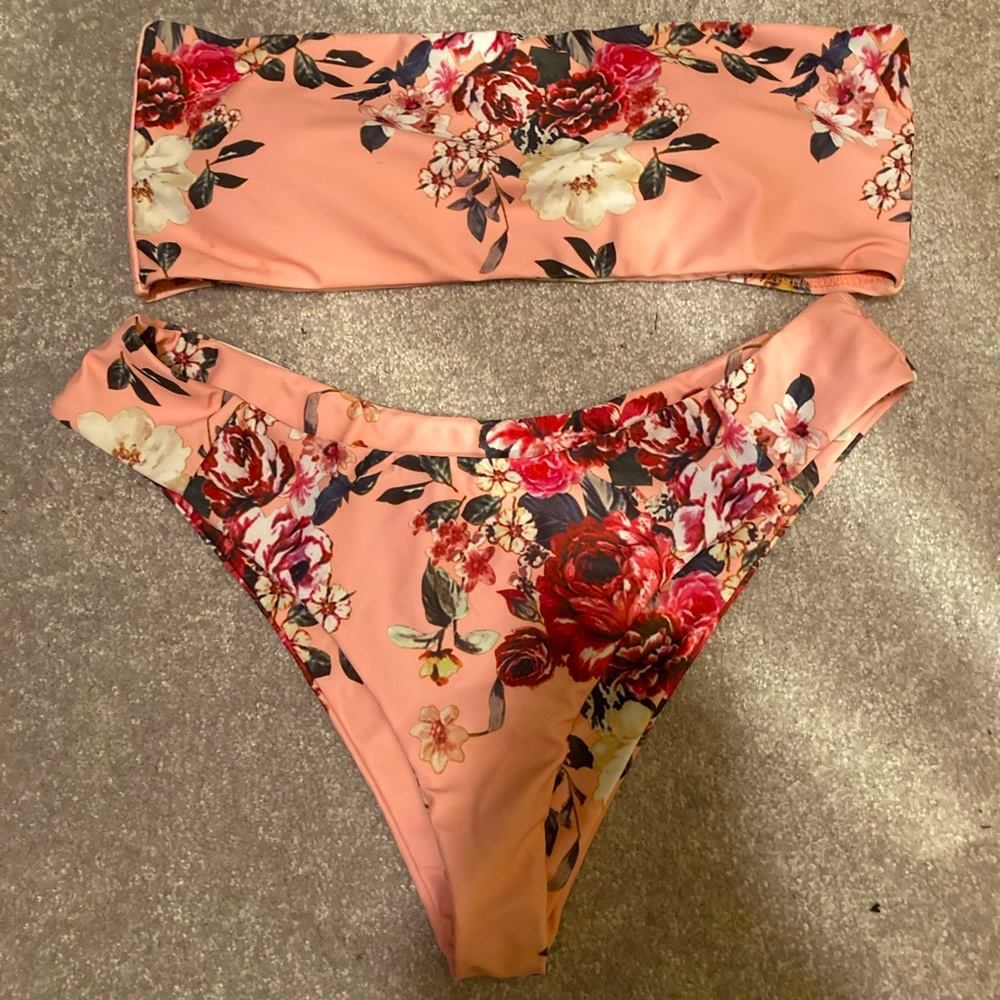 ✨NEW w/out tags Floral Bandeau High Cut Bikini✨